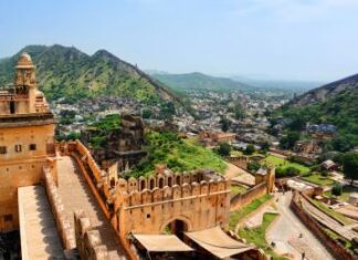 august me ghumne ki jagah jaipur